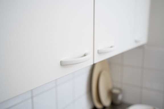 painting kitchen cabinet